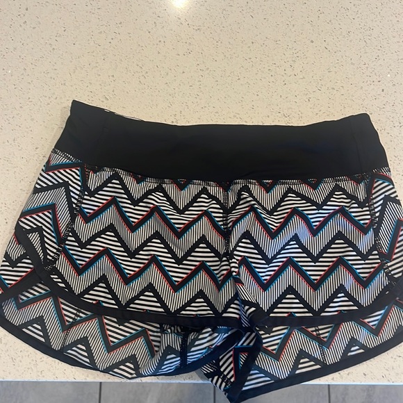 Lululemon Seawheeze addition speed up 2.5 size 4 - Picture 1 of 3